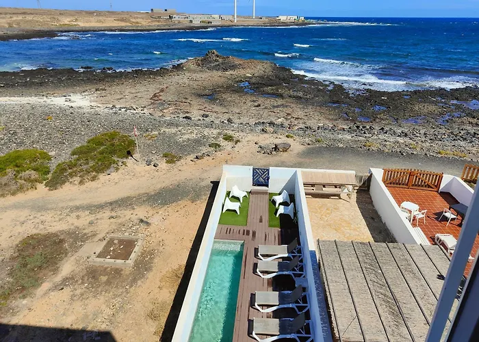 Blue Breeze House With Pool Facing Sea