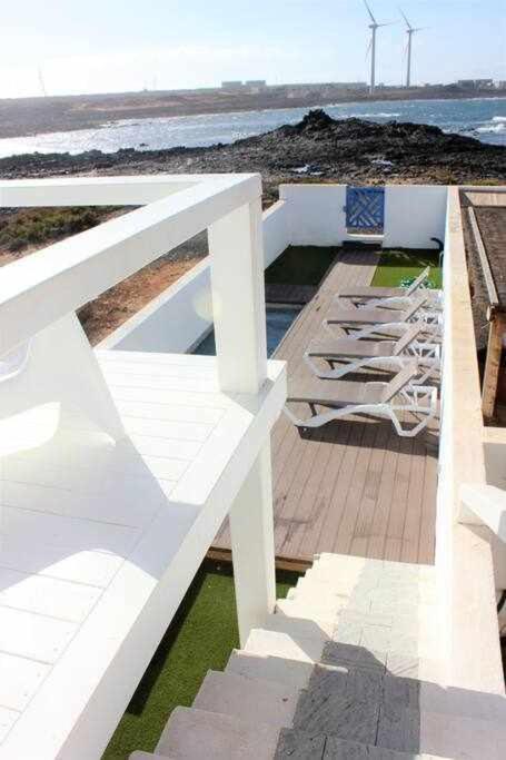 Blue Breeze House With Pool Facing Sea Holiday home