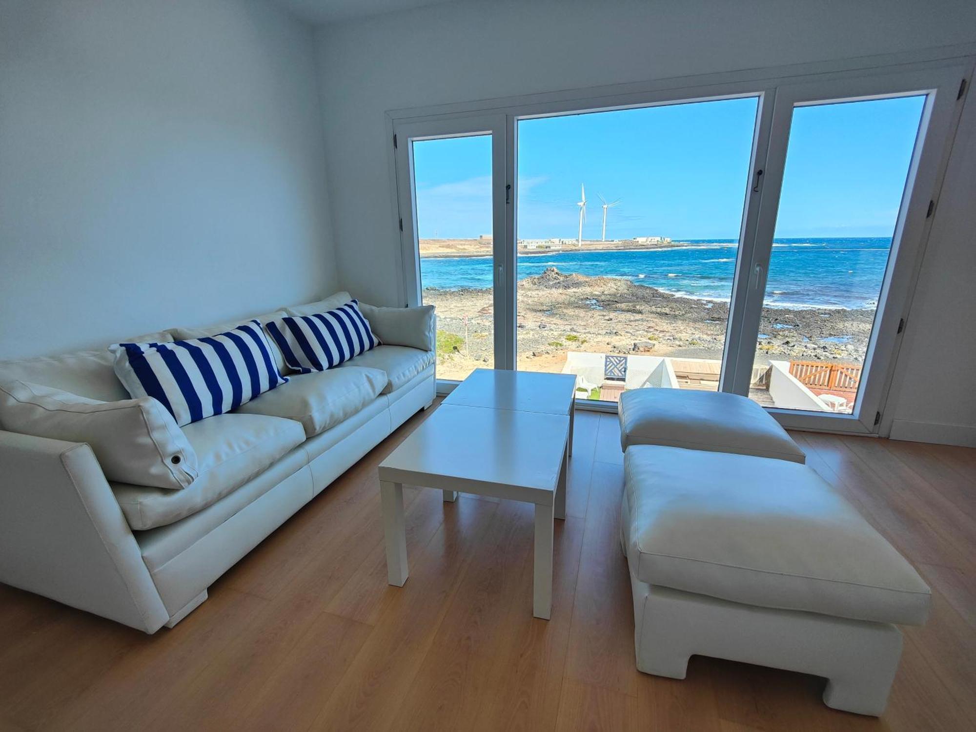 Blue Breeze House With Pool Facing Sea Holiday home *